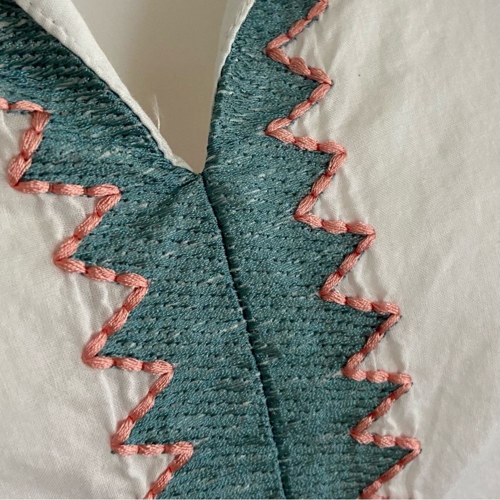 3/$25 Chicos embroidered summer tunic L - Picture 7 of 8